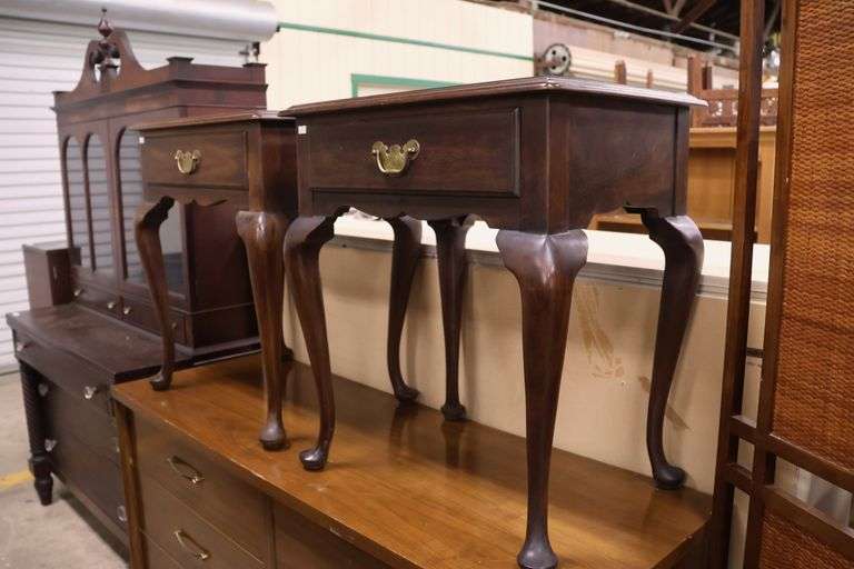 Pair Henkel Harris Virginia Galleries Queen Anne Style End Tables