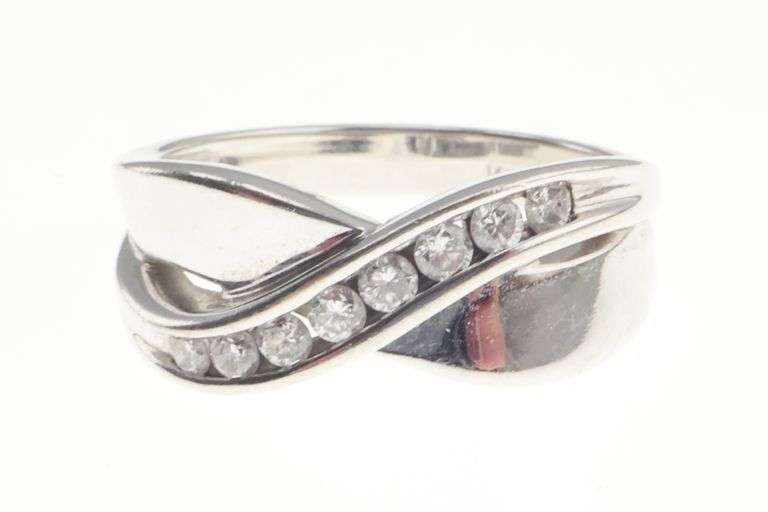 14k Gold 0.20 ct Diamond Band/Ring 6.1g