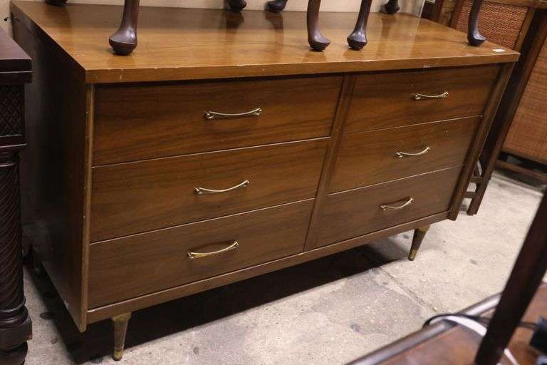 Bassett MCM Walnut Six Drawer Dresser, Marks on Top