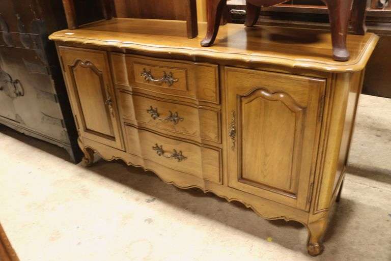 Thomasville French Provincial Style Server
