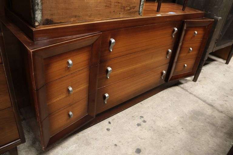 Sieling MCM Mahogany Nine Drawer Dresser, Marks on Top