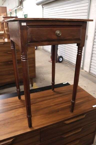 Pennsylvania Sheraton Mixed Woods One Drawer Stand