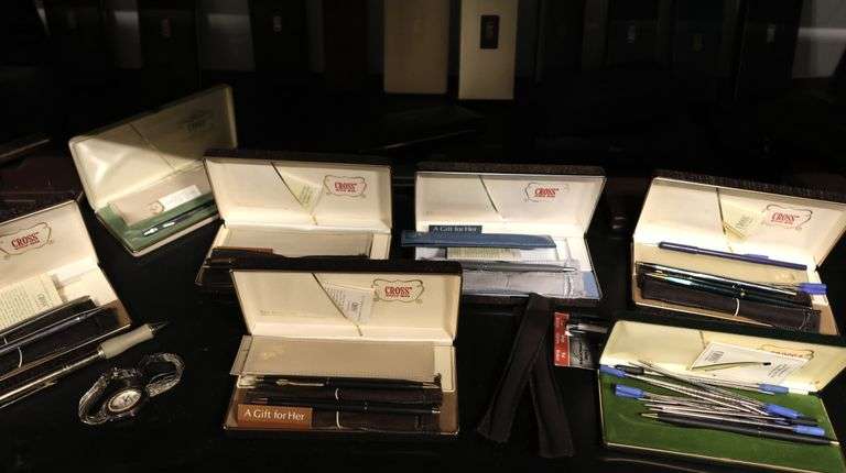 Writing Instruments Collector Box Collection of Vintage Fountain / Writing Pens & Boxes - Dixon's Auction ...