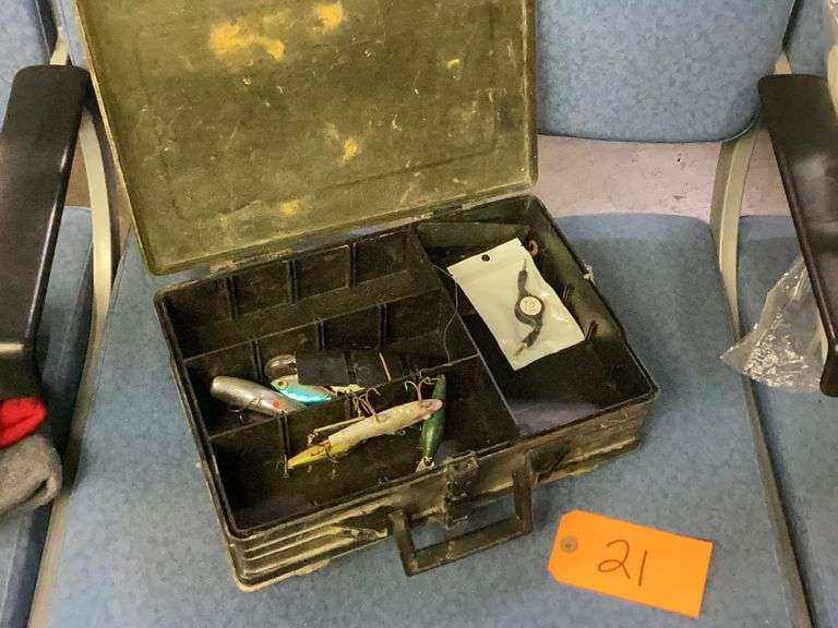 Tackle box with tackle