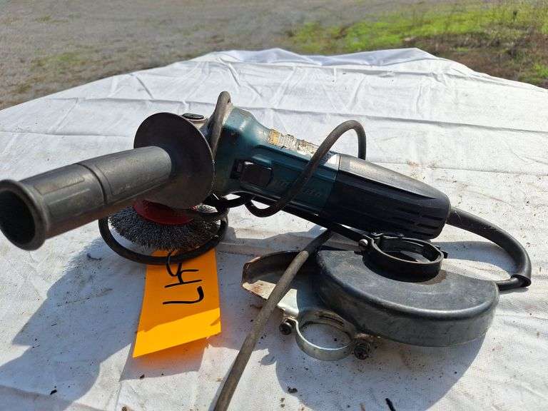 Makita Grinder with wire wheel