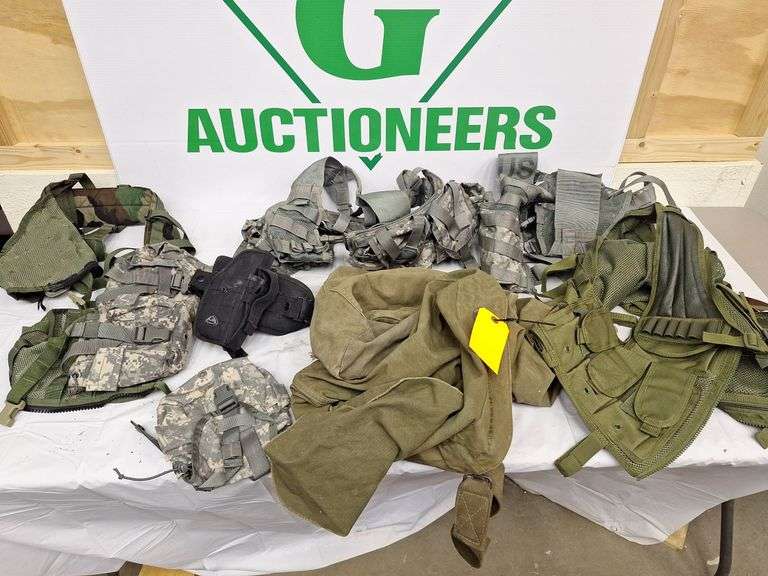 Four tactical vests, duffelbag and drop leg holster