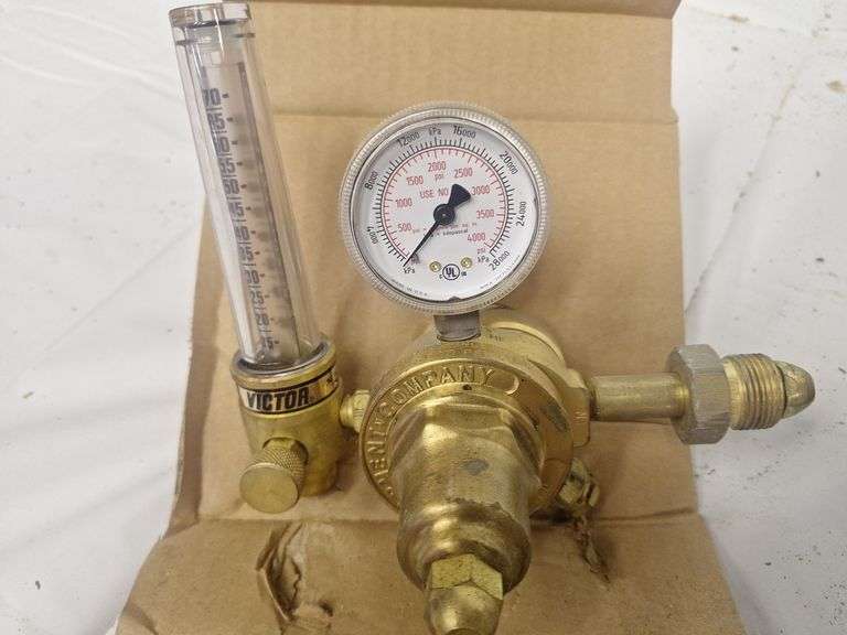 Victor Pressure Regulator NEW in BOX