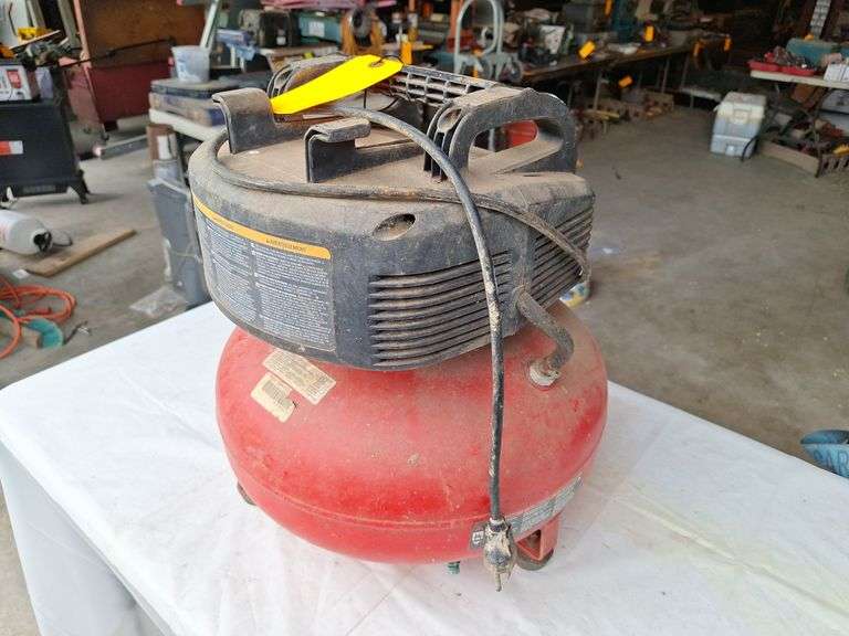 Craftsman 6 Gallon air compressor  (runs)