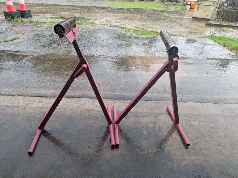 Two metal rolling stands (red)both one money