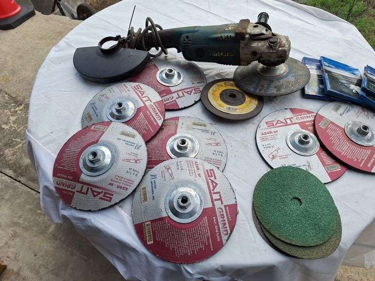 Makita 9'' Grinder with NEW 9'' Grinding Wheels & Replacements lens   (runs)
