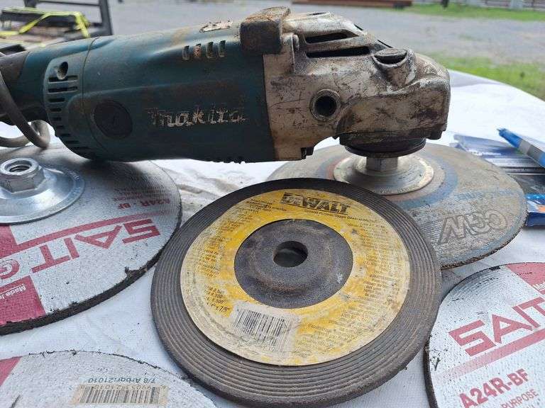 Makita 9'' Grinder with NEW 9'' Grinding Wheels & Replacements lens   (runs)