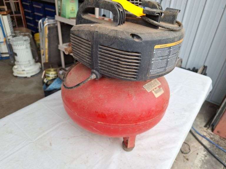 Craftsman 6 Gallon air compressor  (runs)
