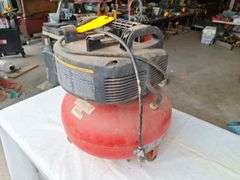 Craftsman 6 Gallon air compressor  (runs)