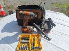 Ridgid 18v Lithium Driver with Battery & Charge with bits  (runs)