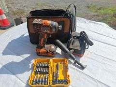 Ridgid 18v Lithium Driver with Battery & Charge with bits  (runs)