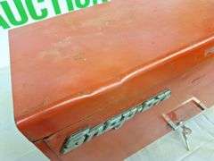 Metal Snap-On Toolbox with Key
