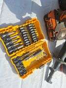 Ridgid 18v Lithium Driver with Battery & Charge with bits  (runs)