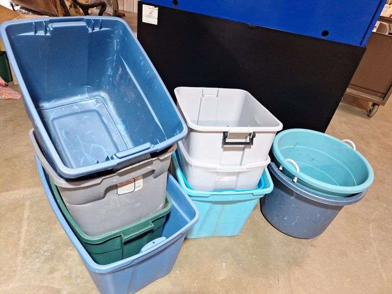 (8) Totes & (2) Round Tubes all one money (no lids)