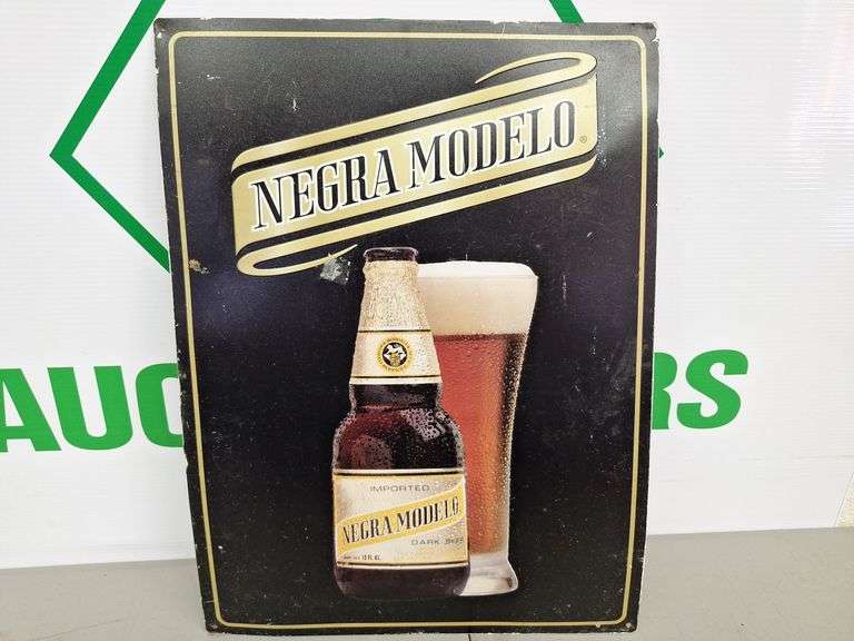 Metal Negra Modelo Beer Sign