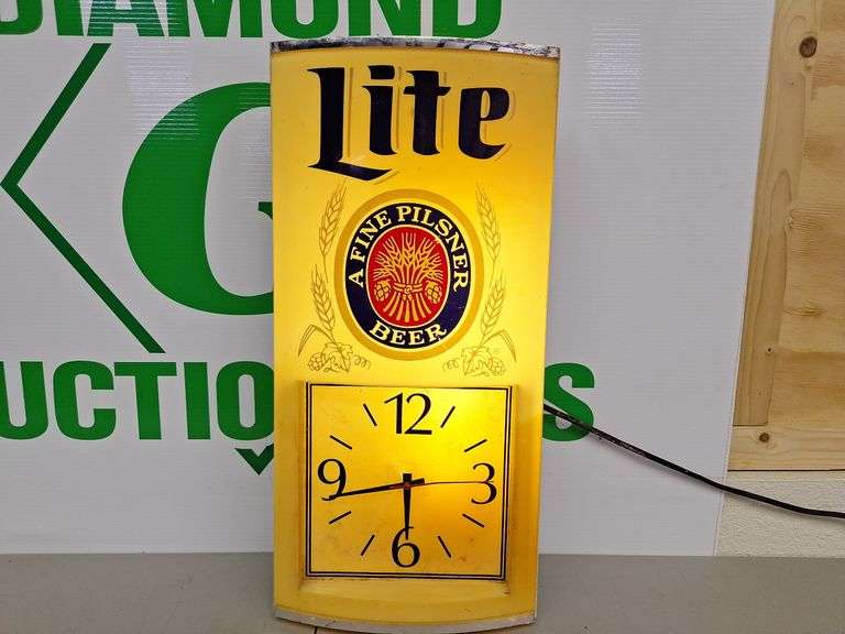 Miller Light Light Up Clock (WORKS)