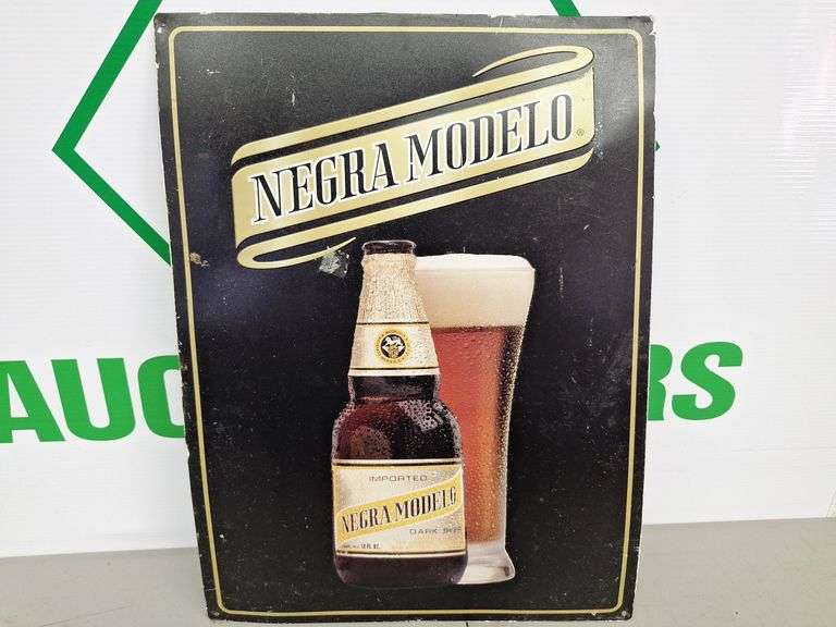 Metal Negra Modelo Beer Sign