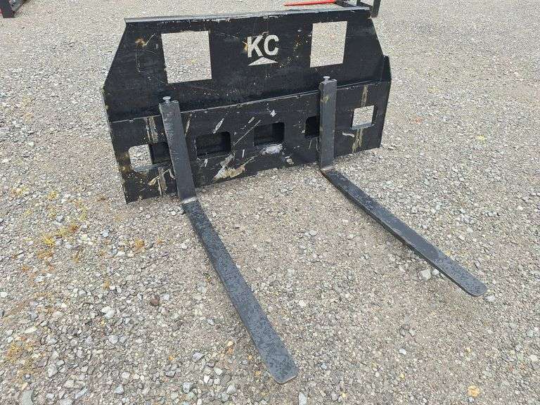NEW Quick Attach 42'' Pallet Forks with 5ft WIDE FRAME Taxable Taxable USA made