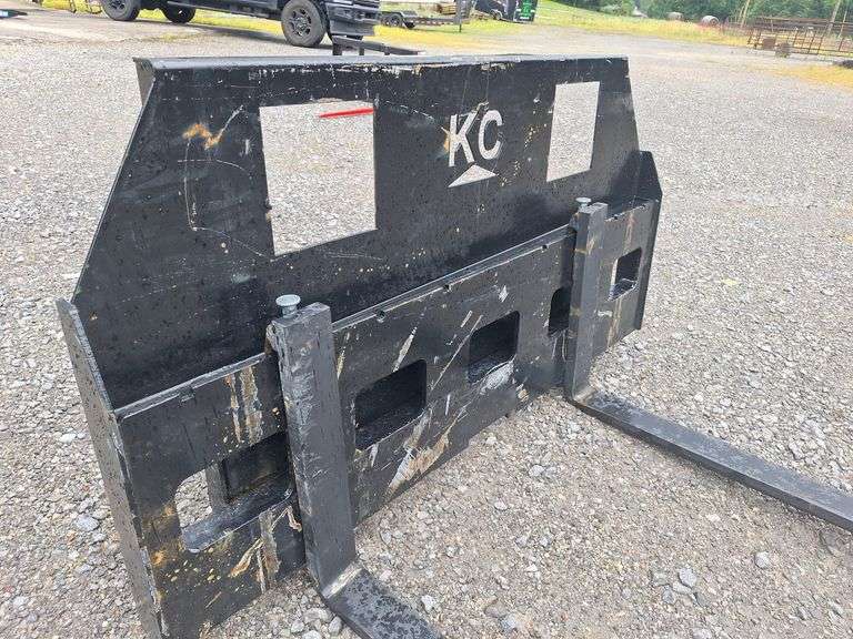 NEW Quick Attach 42'' Pallet Forks with 5ft WIDE FRAME Taxable Taxable USA made