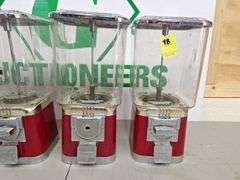 (4) Gumball Machines all one money (No Keys)