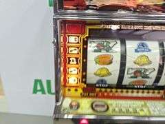 Poker Machine with Coins (works) (HOME Entertainment only)