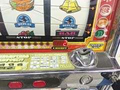 Poker Machine with Coins (works) (HOME Entertainment only)