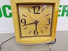 Miller Light Light Up Clock (WORKS)