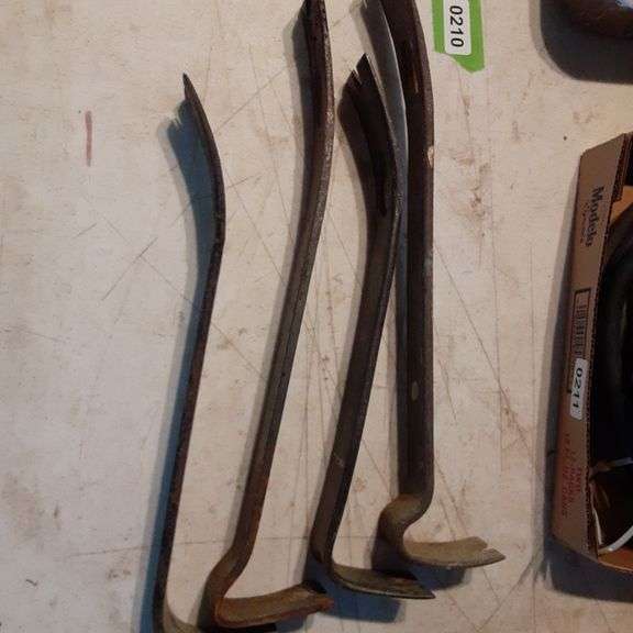 (4) Pry Bars Delaware Auction Center