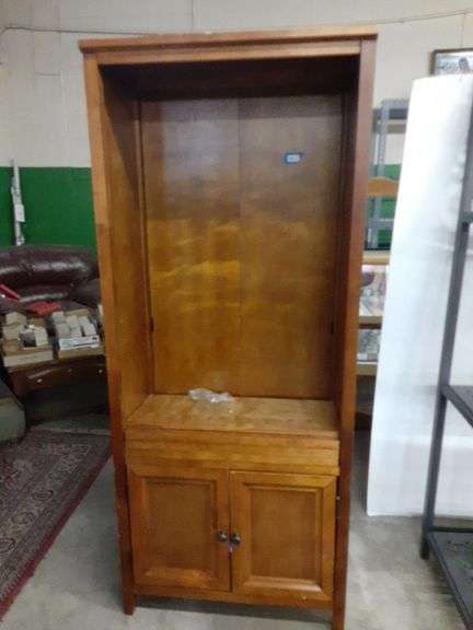 Media Cabinet w/adjustable shelfs