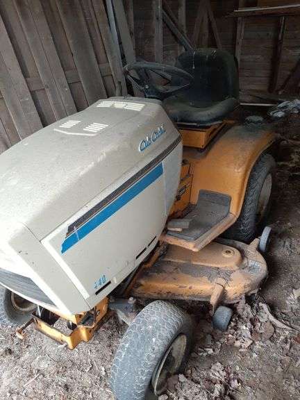 Cub Cadet 1440 Riding Mower - Delaware Auction Center