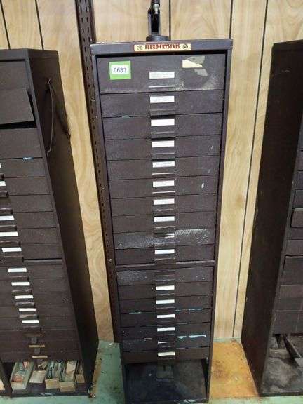Vintage G & S Flexo Crystals Cabinet w/ Watch Crystals
