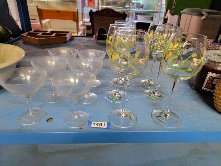 Assorted Glasses: Wine & Champagne