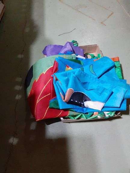 Assorted Yard / Garden Flags