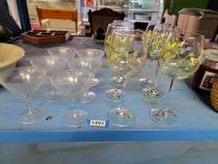 Assorted Glasses: Wine & Champagne