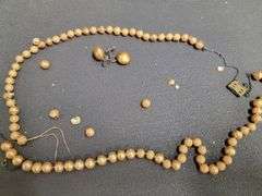 Lot Assortment: Pearl Like Necklace, Shell Coin Purse, Vintage Nail Clippers