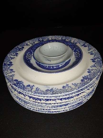 (7) Blue Decorated Plates & Saucer