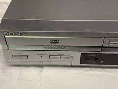 Yamaha MQ3738s Electronic Keyboard and Sony DVD/VHS Player