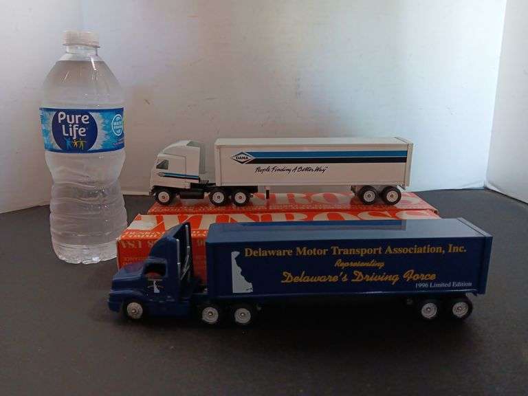 Winross DMTA Freight Truck and Dana Freight Truck