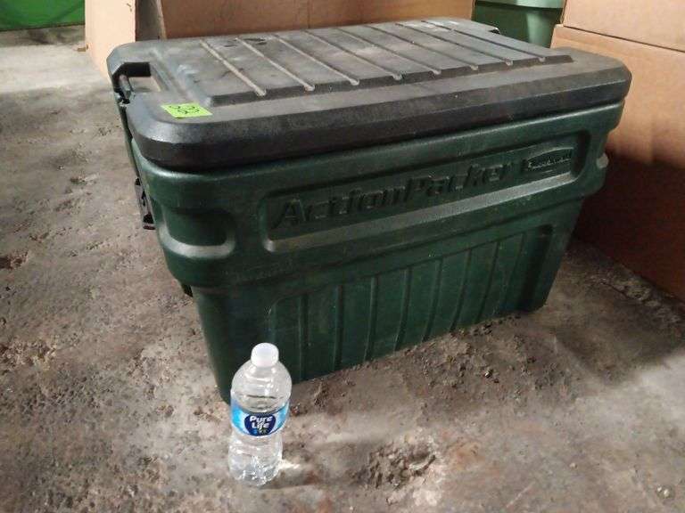 Rubbermaid Tote w/ New Outdoor Security Light and Bulbs