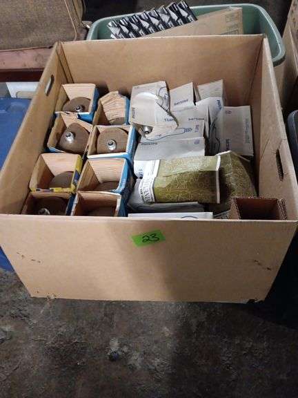 Large Assortment of Flood Light Bulbs