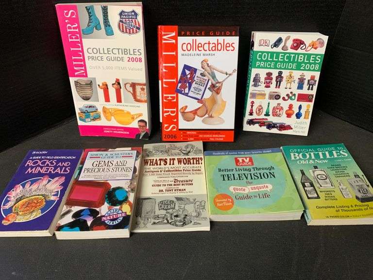 Assorted Books on Collectables - Delaware Auction Center