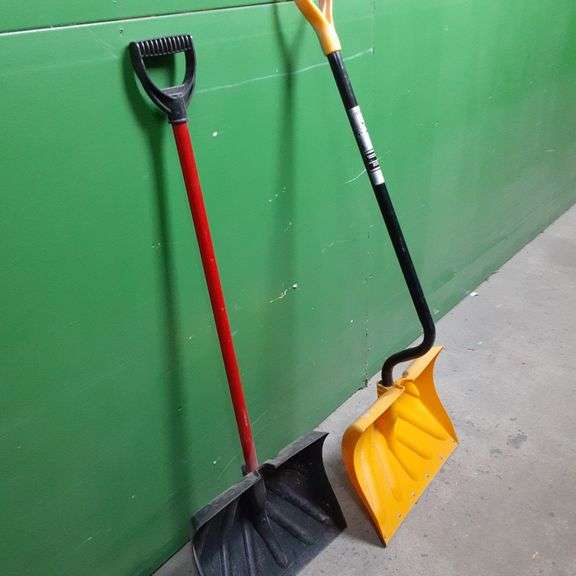 2 Snow Shovels Delaware Auction Center 2-snow-shovels-delaware-auction-center
