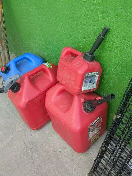 (3) Poly Gas Cans and (1) Kerosene Poly Can - Delaware Auction Center