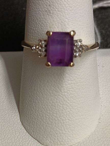 Marked 14KT w/amethyst & diamond stones (Size 9 2.6gr)
