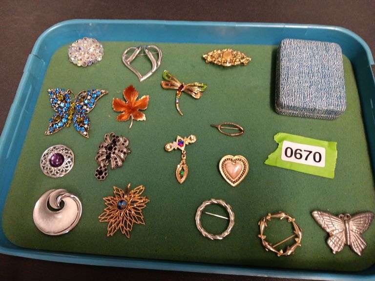 Assortment of Vintage Brooches/Pins