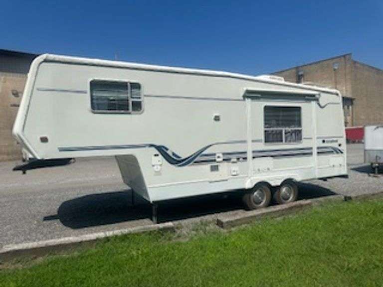 24' Sunnybrook Fifth Wheel Camper